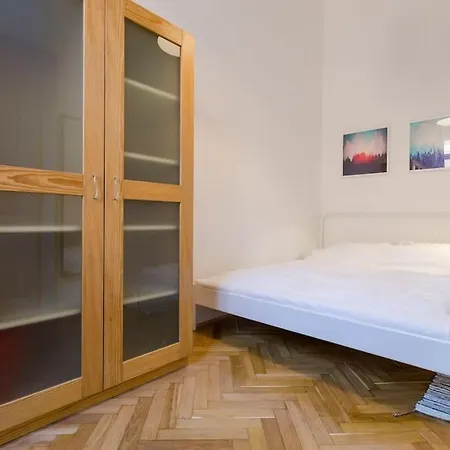 Cozy Studio In Famous Street Budapest