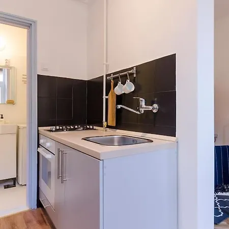 Апартаменты Cozy Studio In Famous Street